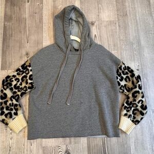 Alcèe Women's Gray Cropped Pullover Hoodie Sweatshirt Leopard Print Sleeves S
